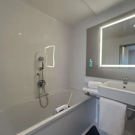 מלון Novotel Normandie 4*